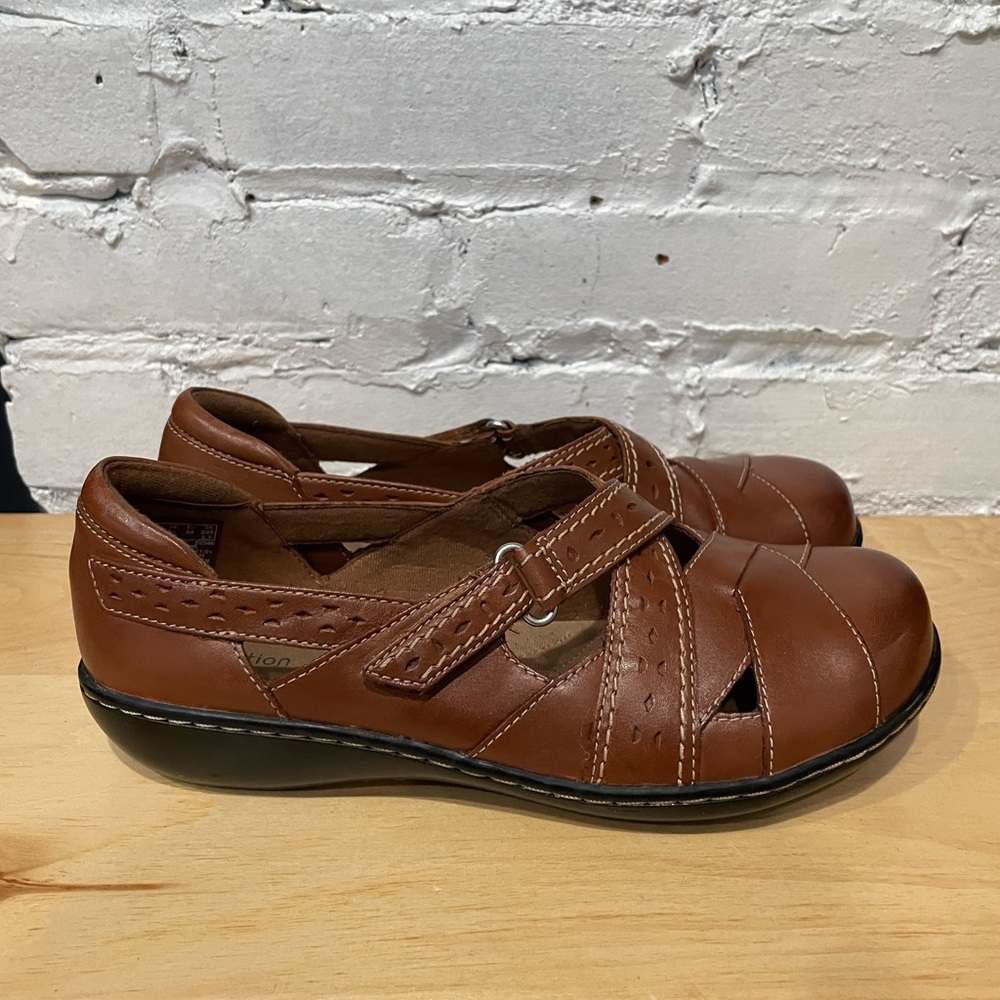 NWOB - Clarks Ashland Spin Q‎ Tan Size 7.5